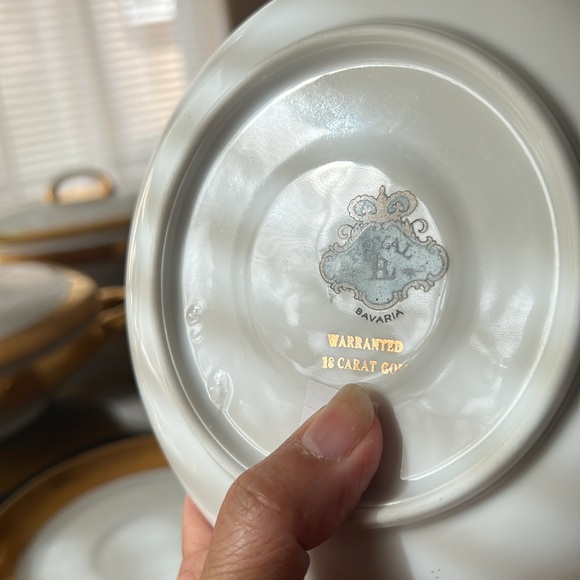 ROYAL LB BARVARIA warranted 18carat gold saucers. Used in good cond. 5.7”dia. - Picture 10 of 12